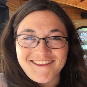 Meet your Posher, Caitlin